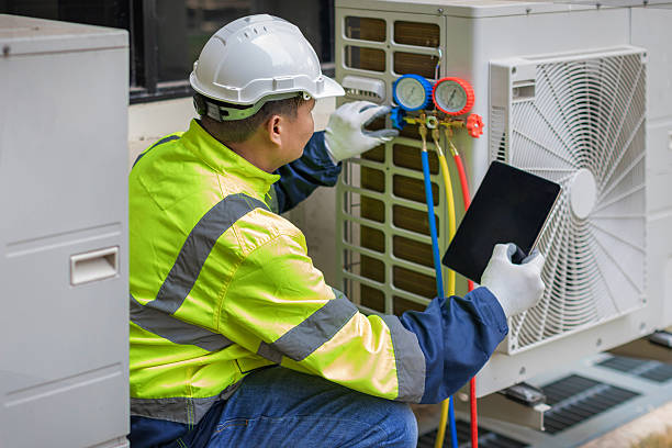 Professional Hvac technician working in San Carlos, AZ